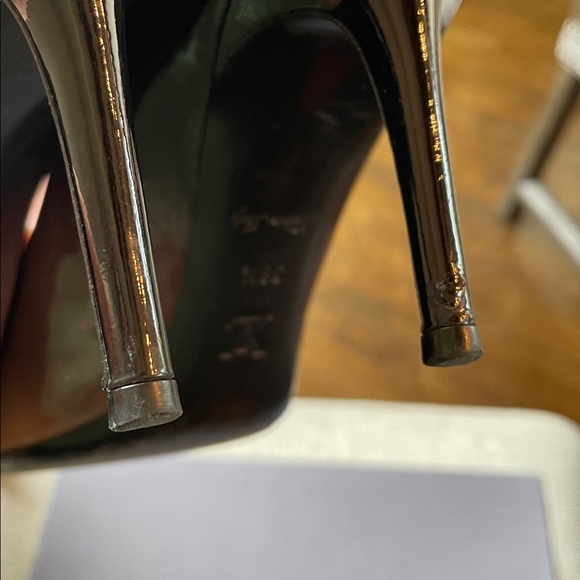 Louis Vuitton Patent Leather Fiancée Pumps With Box - Picture 11 of 16